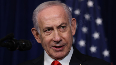 Benjamin Netanyahu reacting to death rumours during public appearance